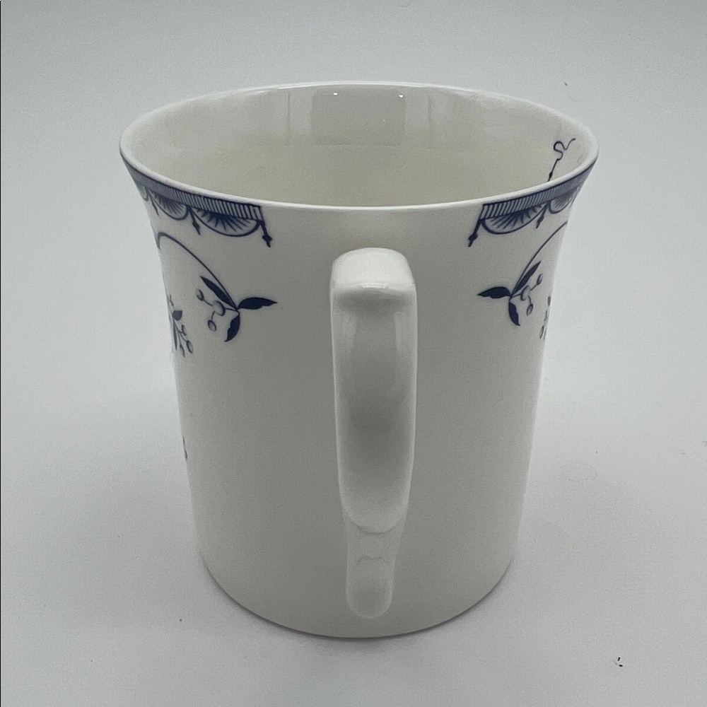 Elegant and Dainty ‘Ingrid’ Blue and White Fine Bone China by Queen’s. - Picture 4 of 9